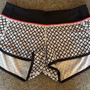 Lululemon Speed Shorts (Size 4) Dk Grey / Lt Grey Geometric Pattern Vintage EUC